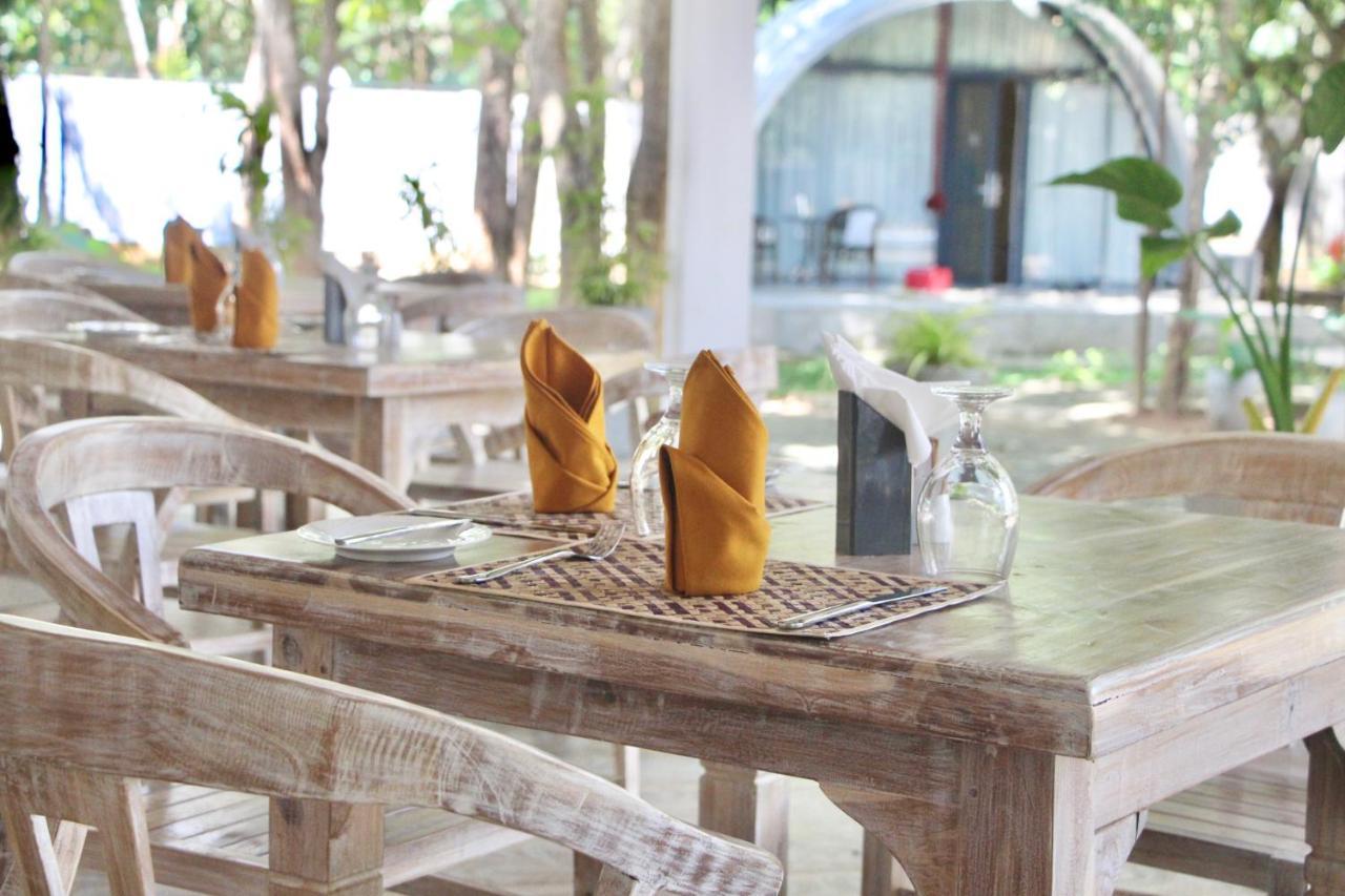 Nivadoo Resort Sigiriya Exterior foto Restaurant