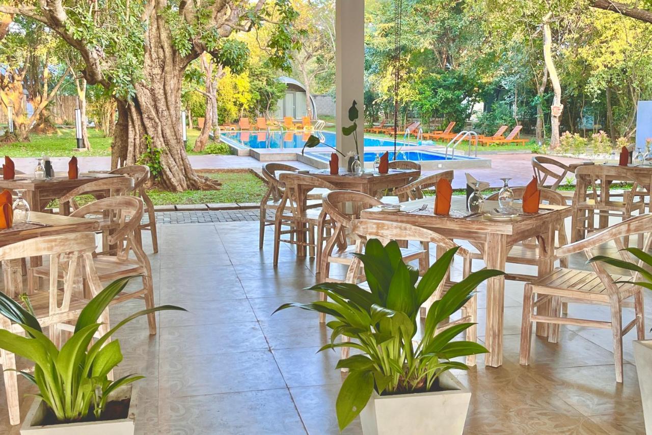 Nivadoo Resort Sigiriya Exterior foto The restaurant at the hotel