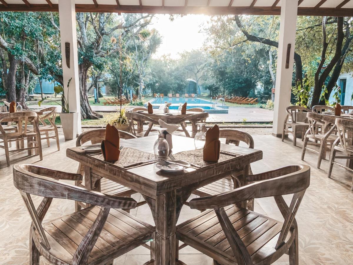 Nivadoo Resort Sigiriya Exterior foto The restaurant at the hotel