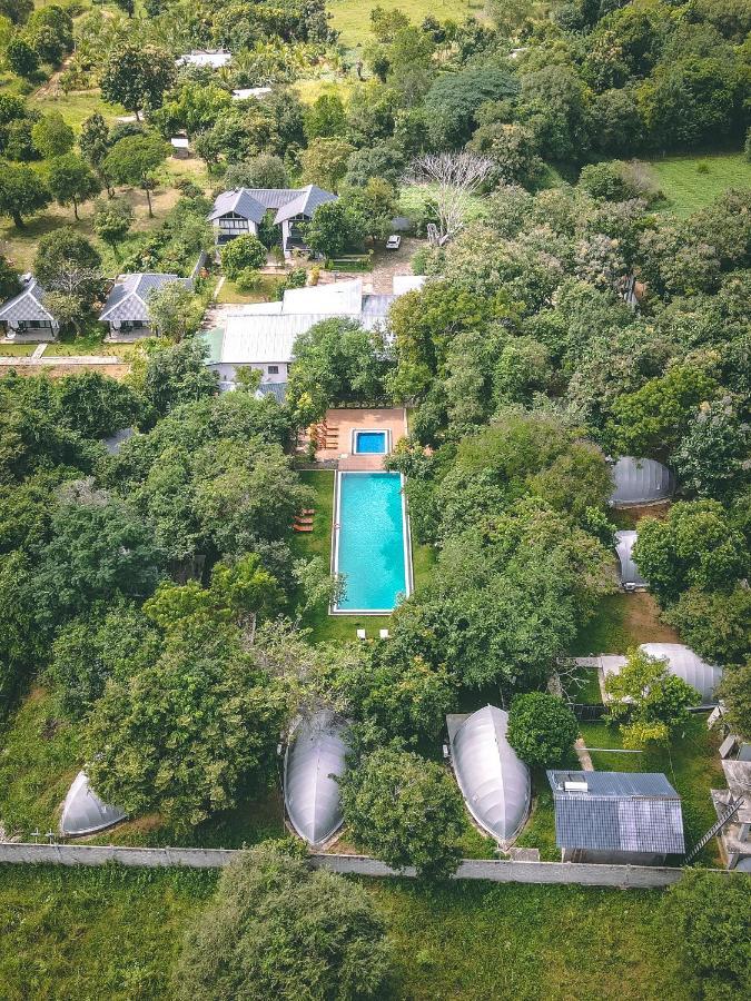 Nivadoo Resort Sigiriya Exterior foto Aerial view of the house